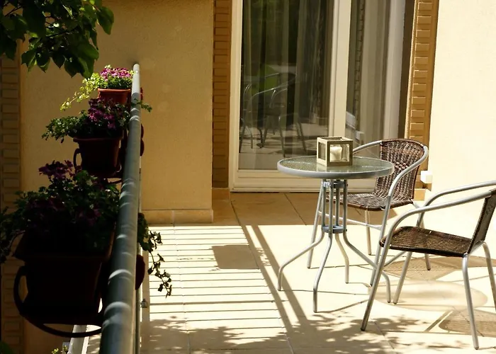 Center House Elephant * Posen