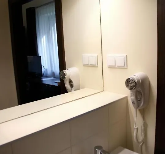 Center House Elephant * Posen