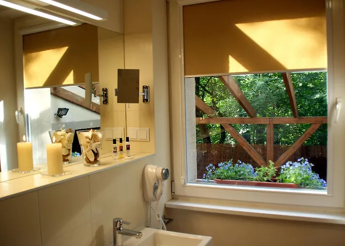 Center House Elephant Posen