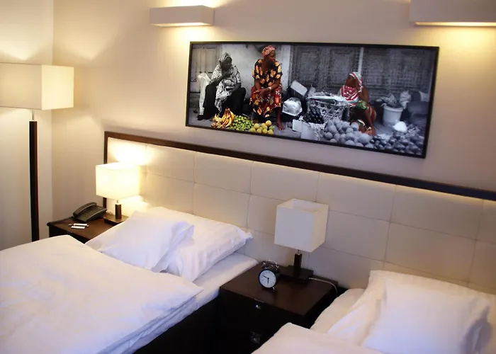 Center House Elephant